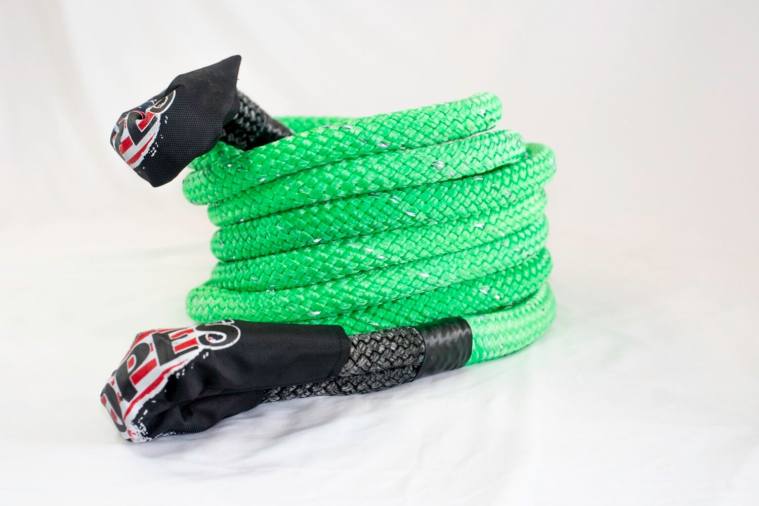 1"x30' Kinetic Energy Rope Kit with (2) 7/16" Soft Shackles and a recovery bag. Best Recovery Rope to get the job done.